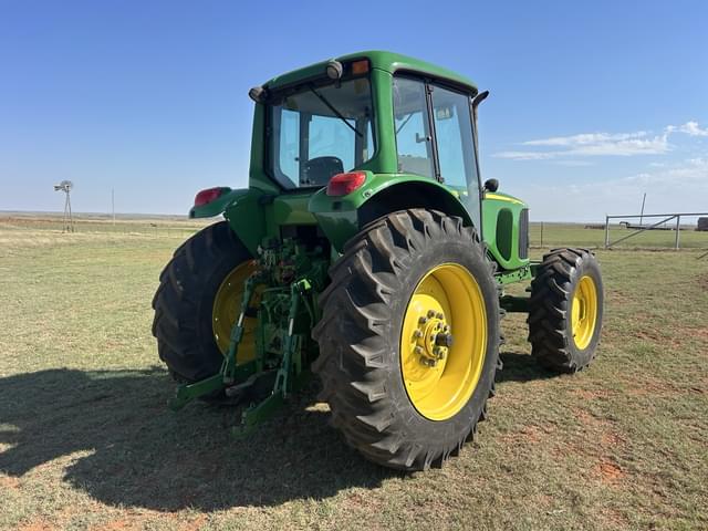Image of John Deere 7320 equipment image 2