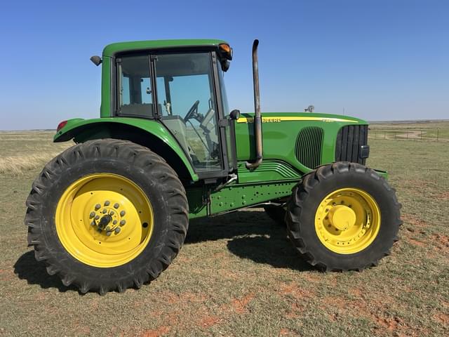 Image of John Deere 7320 equipment image 1