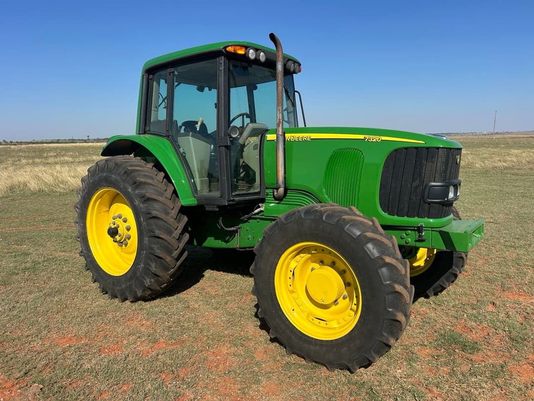 Image of John Deere 7320 Primary image