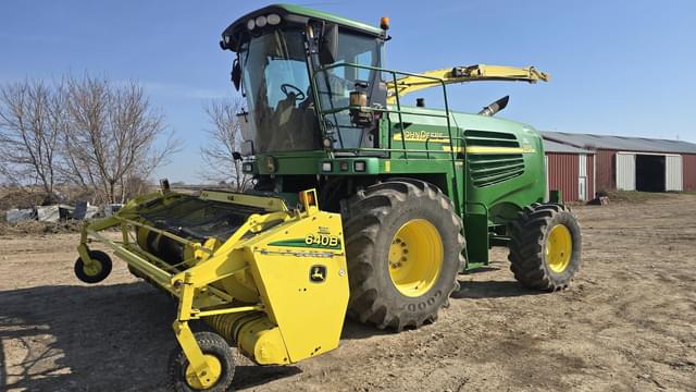 Image of John Deere 7400 equipment image 1
