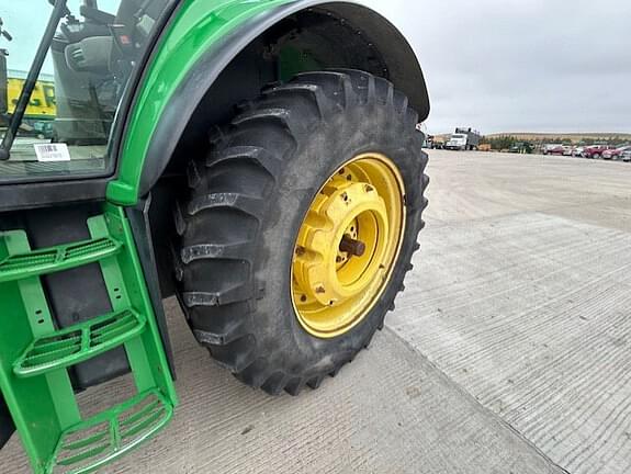 Image of John Deere 7420 equipment image 1