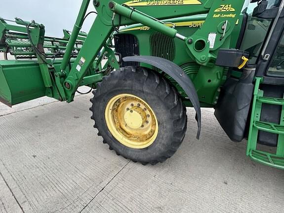 Image of John Deere 7420 equipment image 3