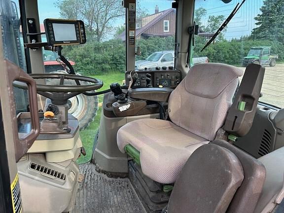 Image of John Deere 7420 equipment image 3