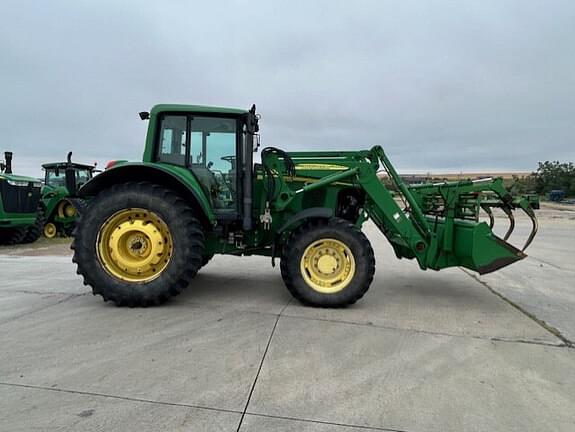 Image of John Deere 7420 Primary image
