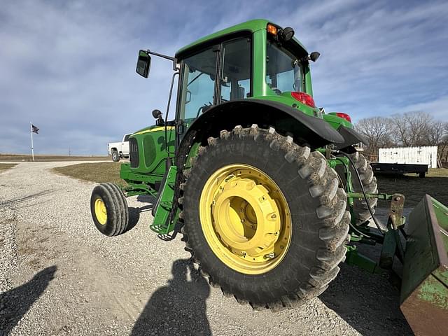 Image of John Deere 7420 equipment image 3