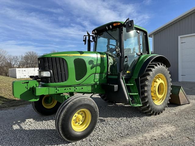 Image of John Deere 7420 equipment image 1