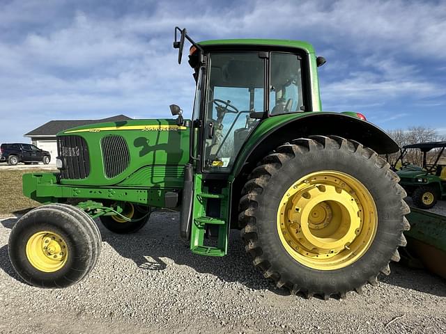 Image of John Deere 7420 equipment image 2