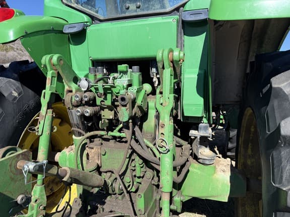 Image of John Deere 7420 equipment image 4