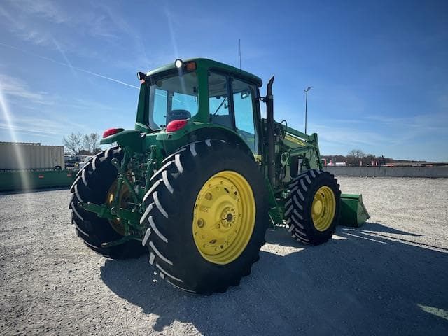 Image of John Deere 7420 equipment image 4