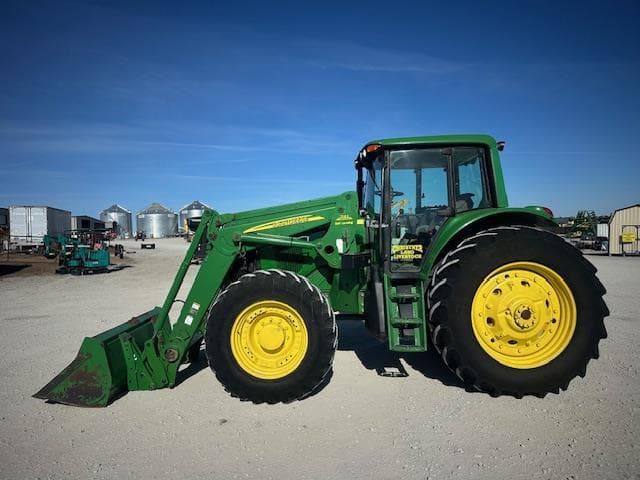 Image of John Deere 7420 equipment image 1