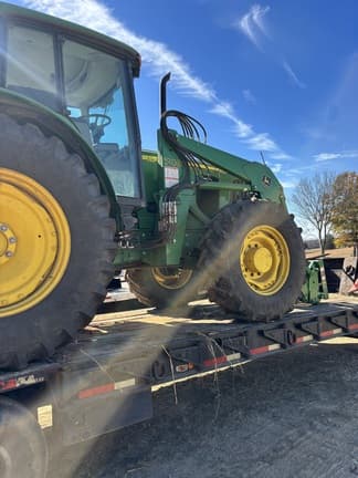 Image of John Deere 7420 equipment image 1