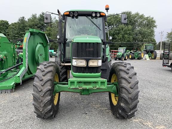 Image of John Deere 7520 equipment image 1