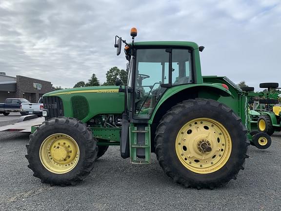 Image of John Deere 7520 equipment image 3