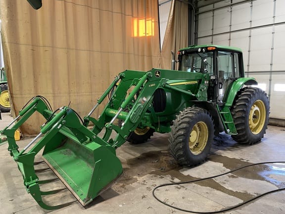 Main image John Deere 7520