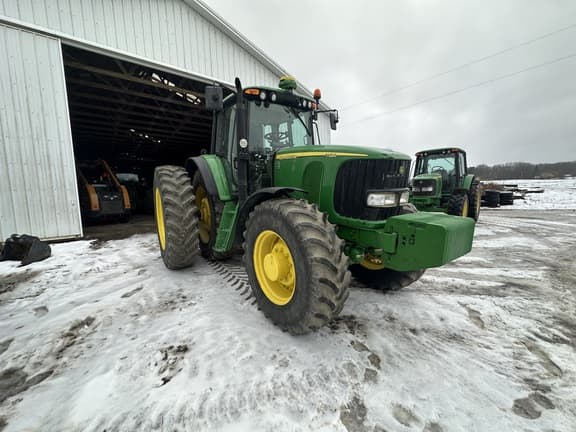Image of John Deere 7520 equipment image 2
