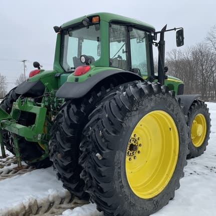 Image of John Deere 7520 equipment image 4