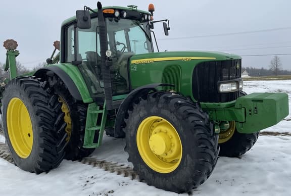 Image of John Deere 7520 equipment image 2