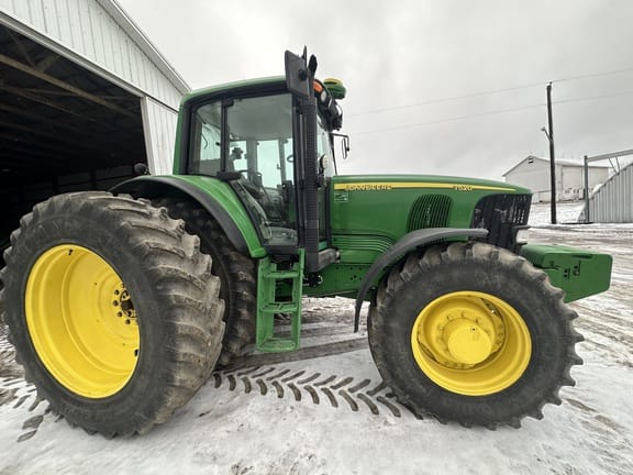2006 John Deere 7520 Equipment Image0