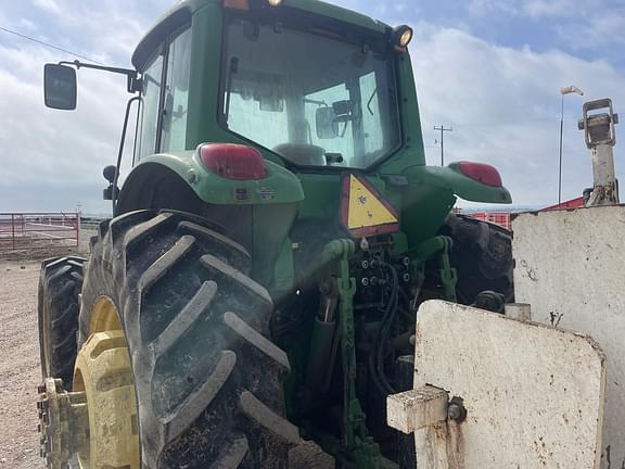 Image of John Deere 7520 equipment image 2