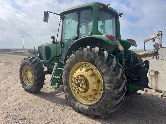 Image of John Deere 7520 equipment image 3