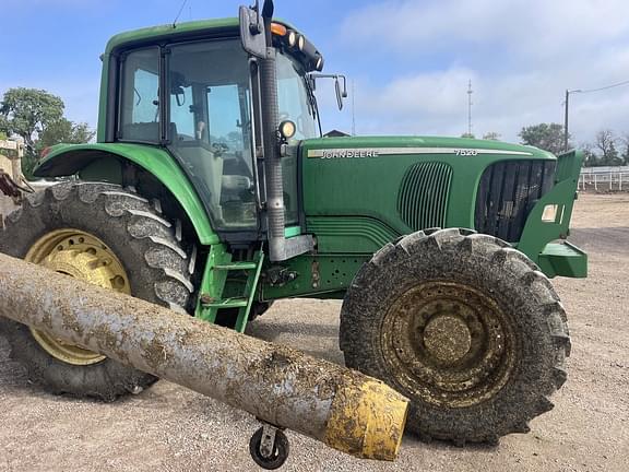 Image of John Deere 7520 equipment image 4