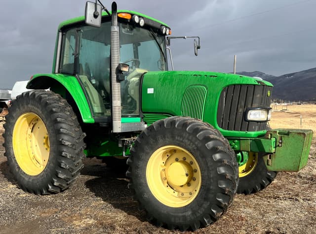 Image of John Deere 7520 equipment image 2