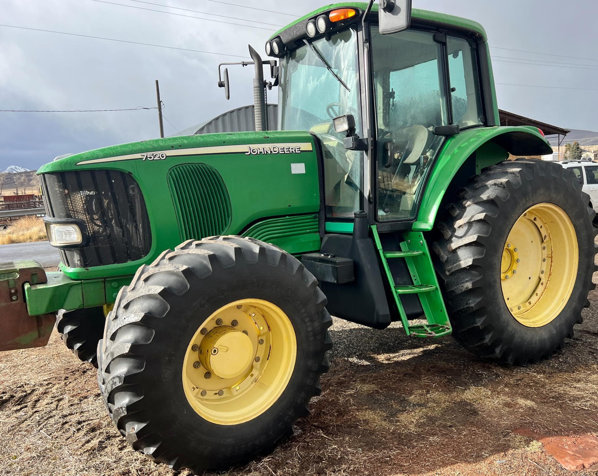 2006 John Deere 7520 Equipment Image0
