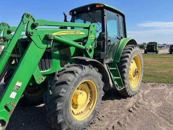 Image of John Deere 7520 Image 1