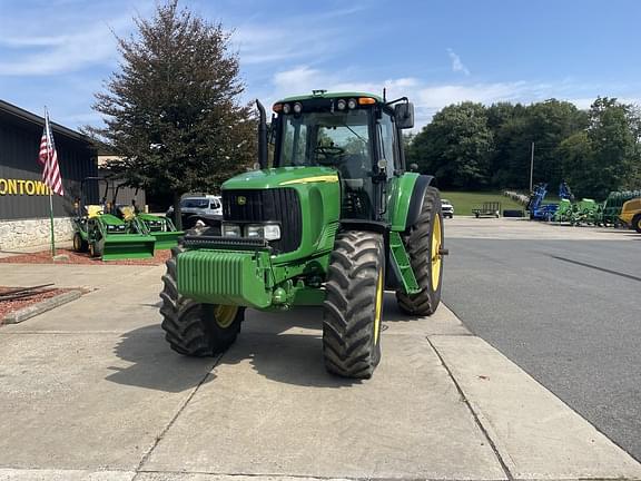 Image of John Deere 7520 equipment image 1