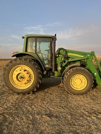 Image of John Deere 7520 equipment image 4