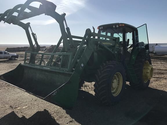 Image of John Deere 7520 equipment image 2