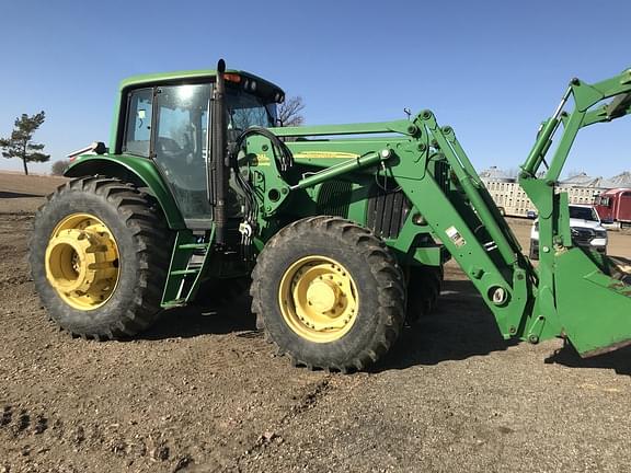 Image of John Deere 7520 Primary image