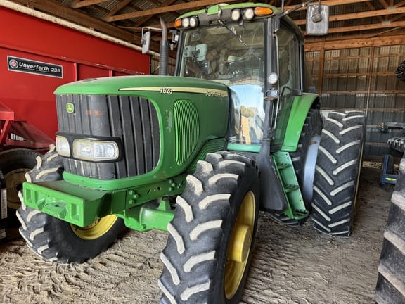 2006 John Deere 7520 Equipment Image0