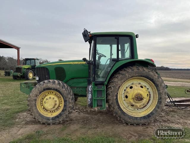Image of John Deere 7520 equipment image 1