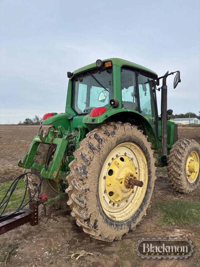 Image of John Deere 7520 equipment image 4