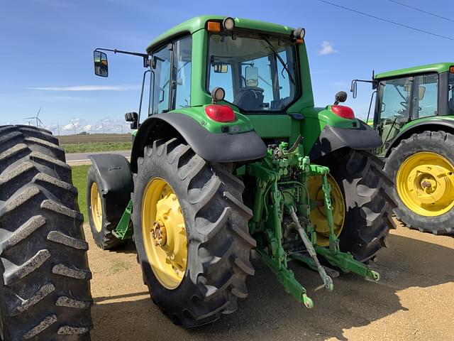 Image of John Deere 7520 equipment image 3
