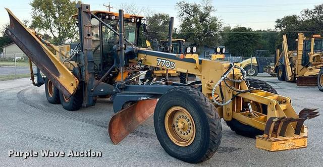 Image of John Deere 770D equipment image 2