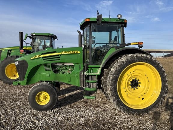 Image of John Deere 7720 equipment image 2