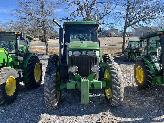 Image of John Deere 7820 equipment image 1