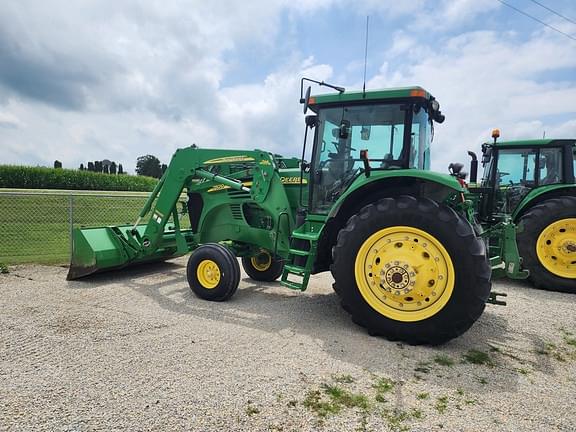Image of John Deere 7820 equipment image 1