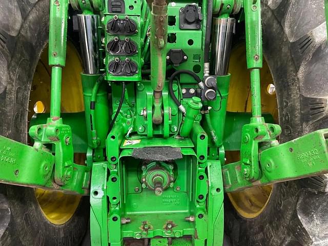 Image of John Deere 7820 equipment image 1