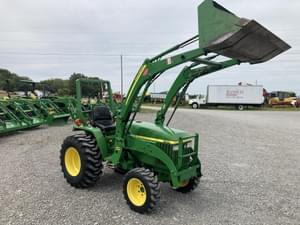 2006 John Deere 790 Image