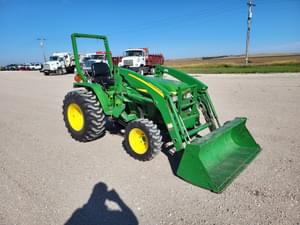 2006 John Deere 790 Image