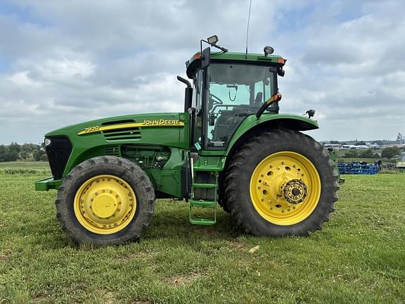 Image of John Deere 7920 equipment image 1