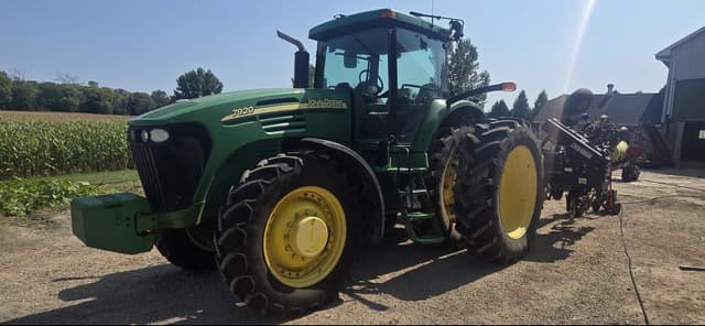 Image of John Deere 7920 equipment image 2