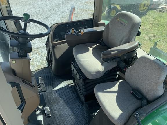 Image of John Deere 8130 equipment image 2