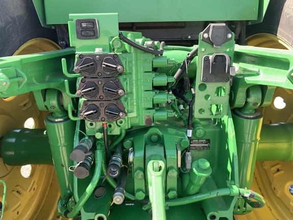 Image of John Deere 8130 equipment image 4