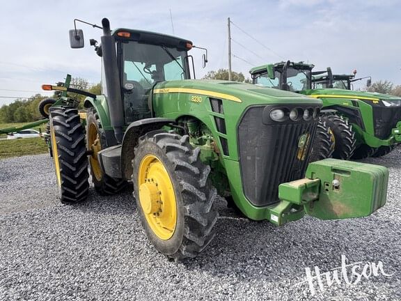 Main image John Deere 8230