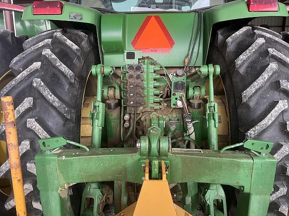 Image of John Deere 8230 equipment image 4