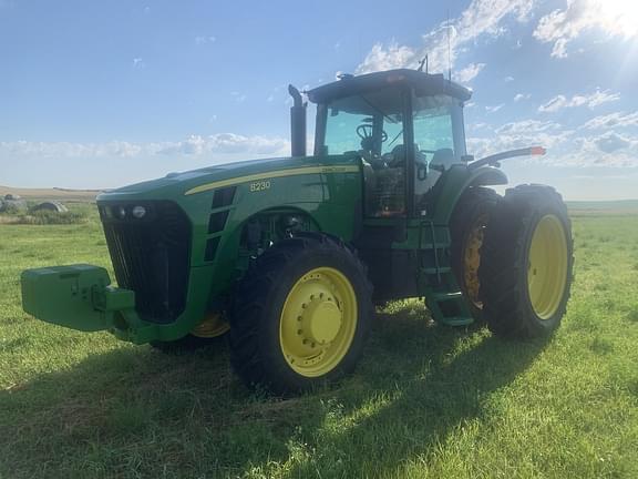 Image of John Deere 8230 equipment image 1